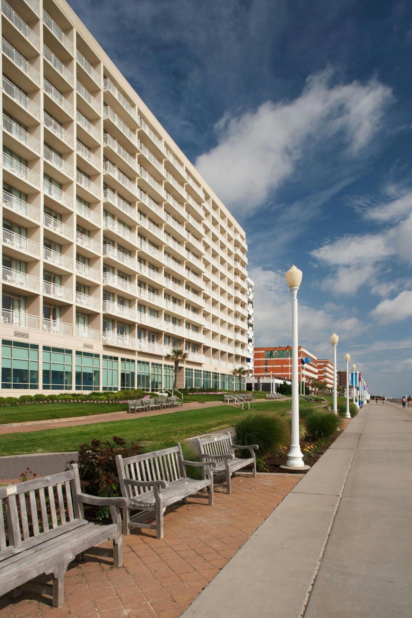 Hotel Courtyard Oceanfront / North 37th Street 3*