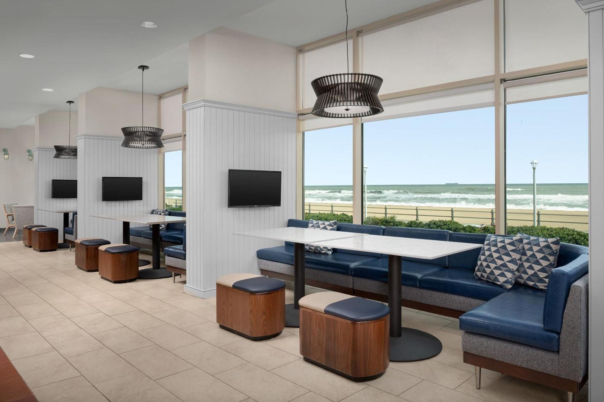 Courtyard Oceanfront / North 37th Street 3*