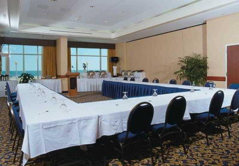 Hotel Courtyard Oceanfront / North 37th Street 3*